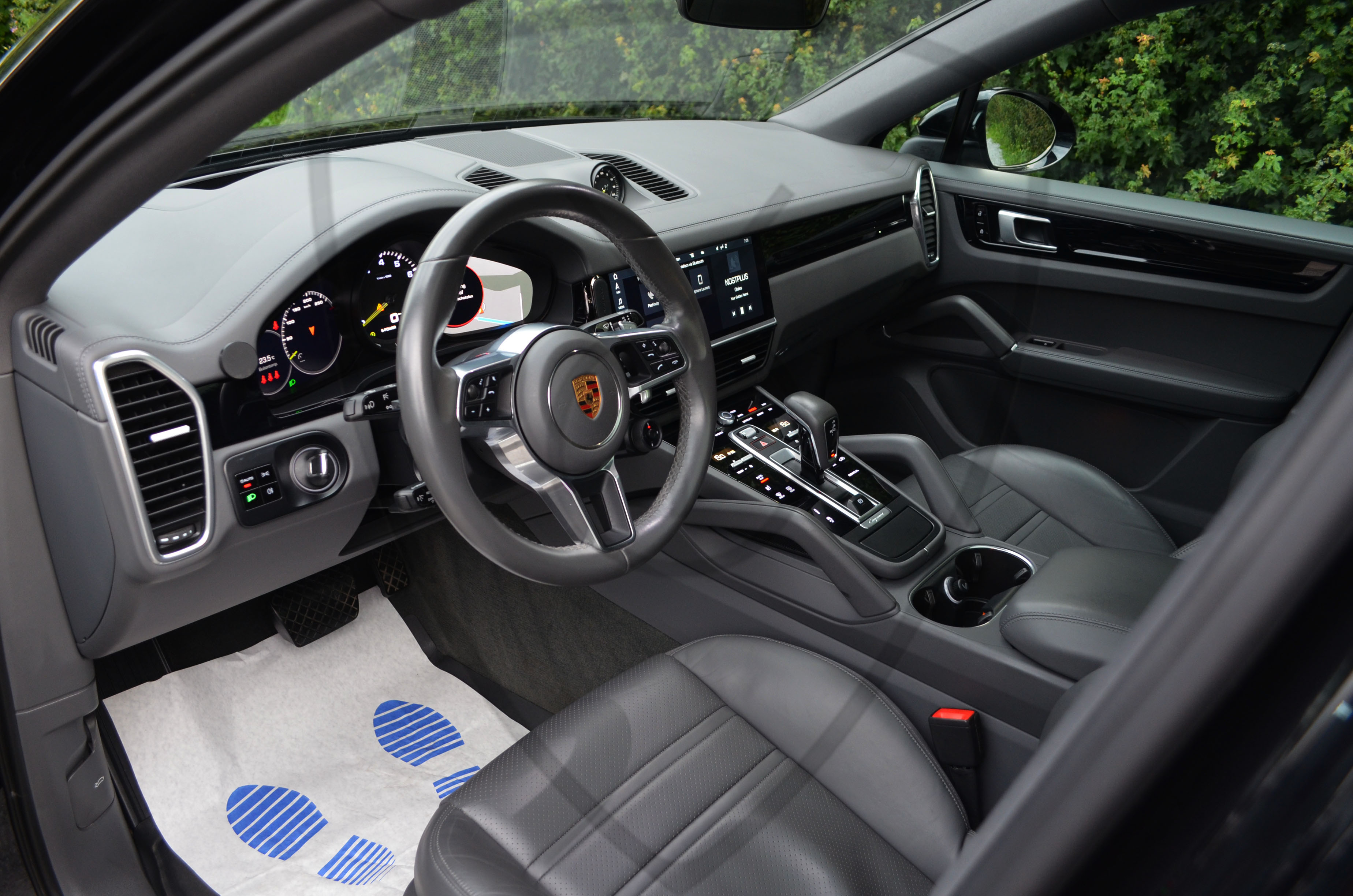 PORSCHE CAYENNE COUPE — image 21